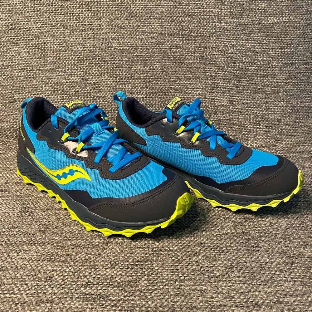 ✨NEW✨Saucony Kids Blue and Black Sneakers with Yellow Accents